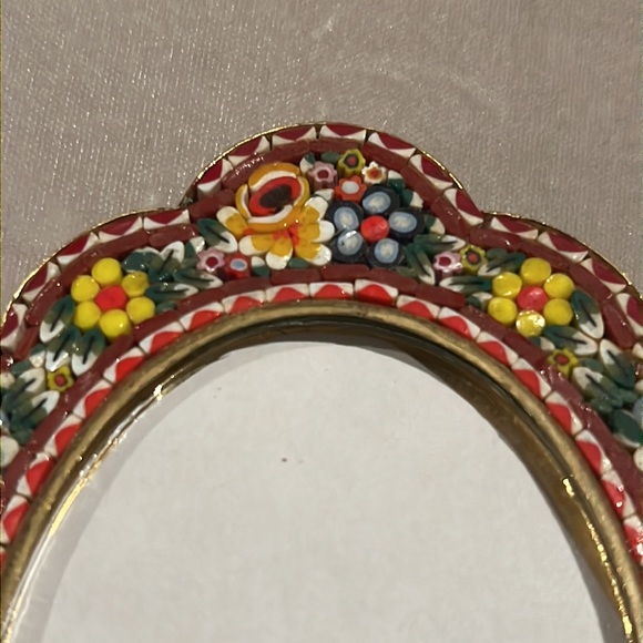 Vintage MICRO MOSAIC Italian Scalloped Easel Frame Floral with Oval Opening - Picture 7 of 15